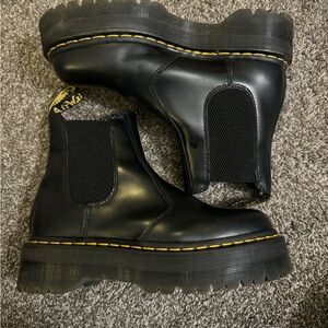 🎀🎀🎀Black 2976 quad platform dr martens